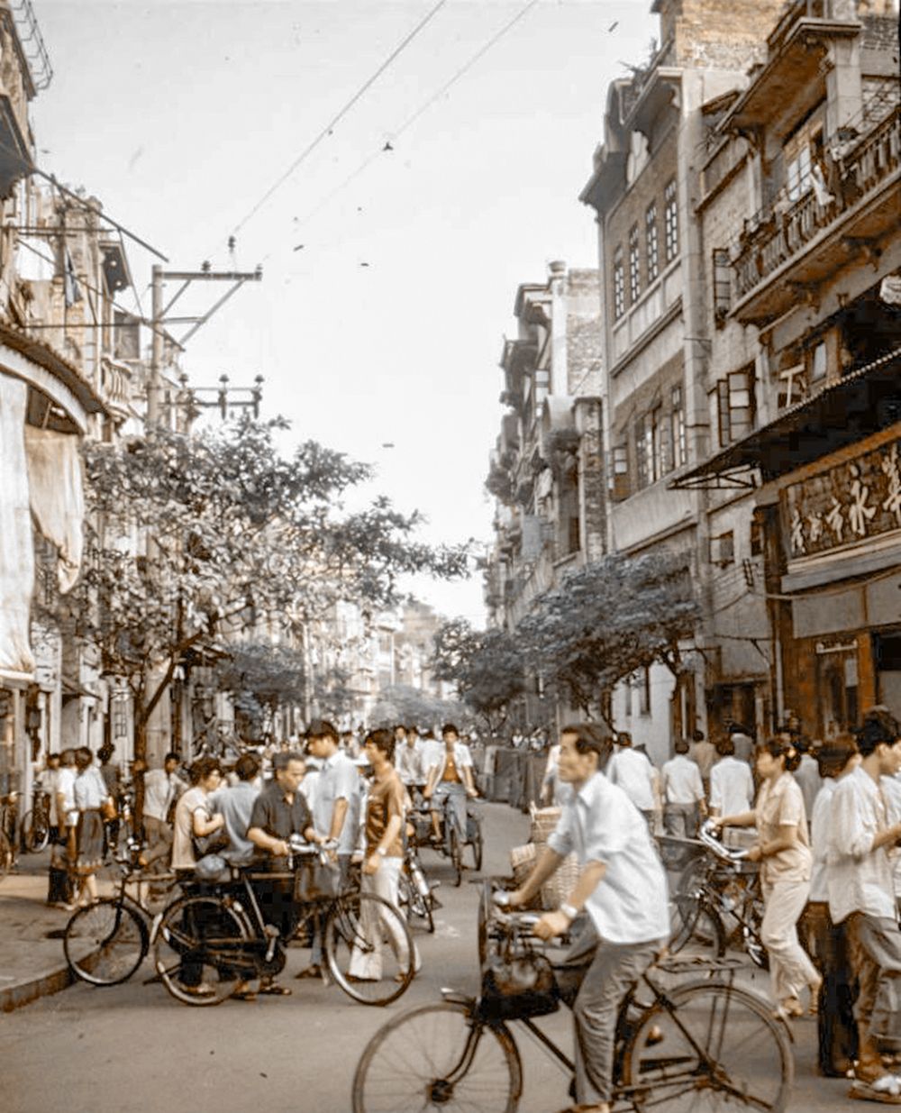 老照片:日本游客拍摄的1989年的广州,当时的广州引领全国潮流