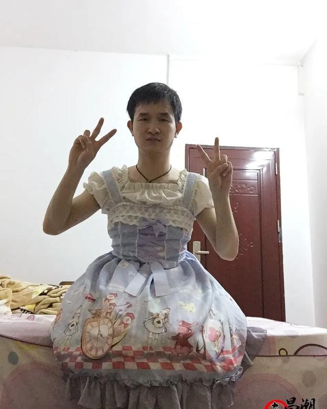 我是南昌东湖区爱穿裙子的男孩:陈小杰