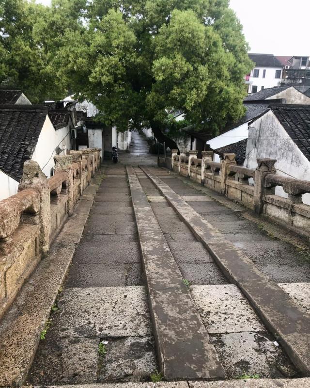 前天卖出一本2000年杭州新华书店买的桑行之的说砚