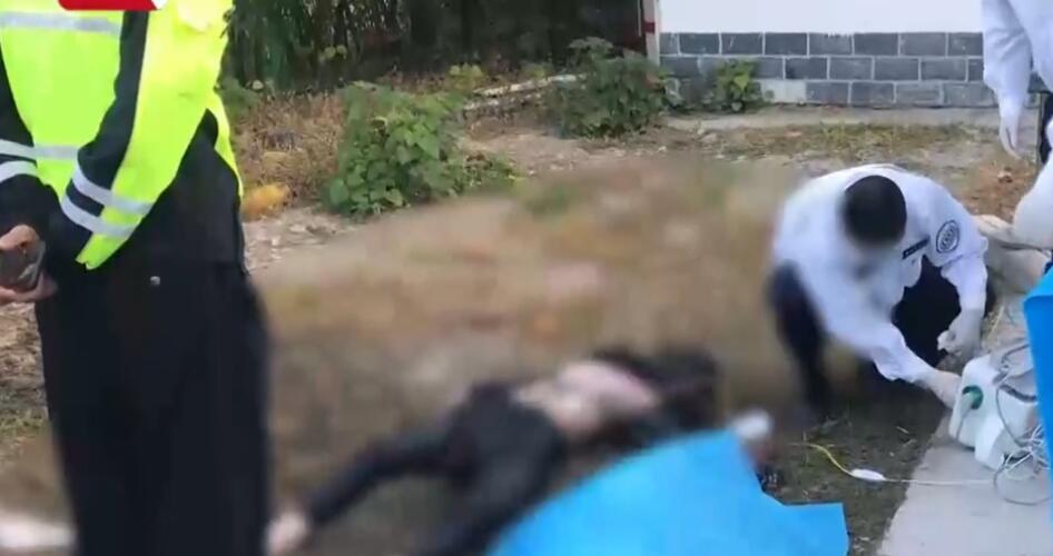 车毁人亡宝马女司机凌晨驾车冲进河消防员2名年轻女子身亡