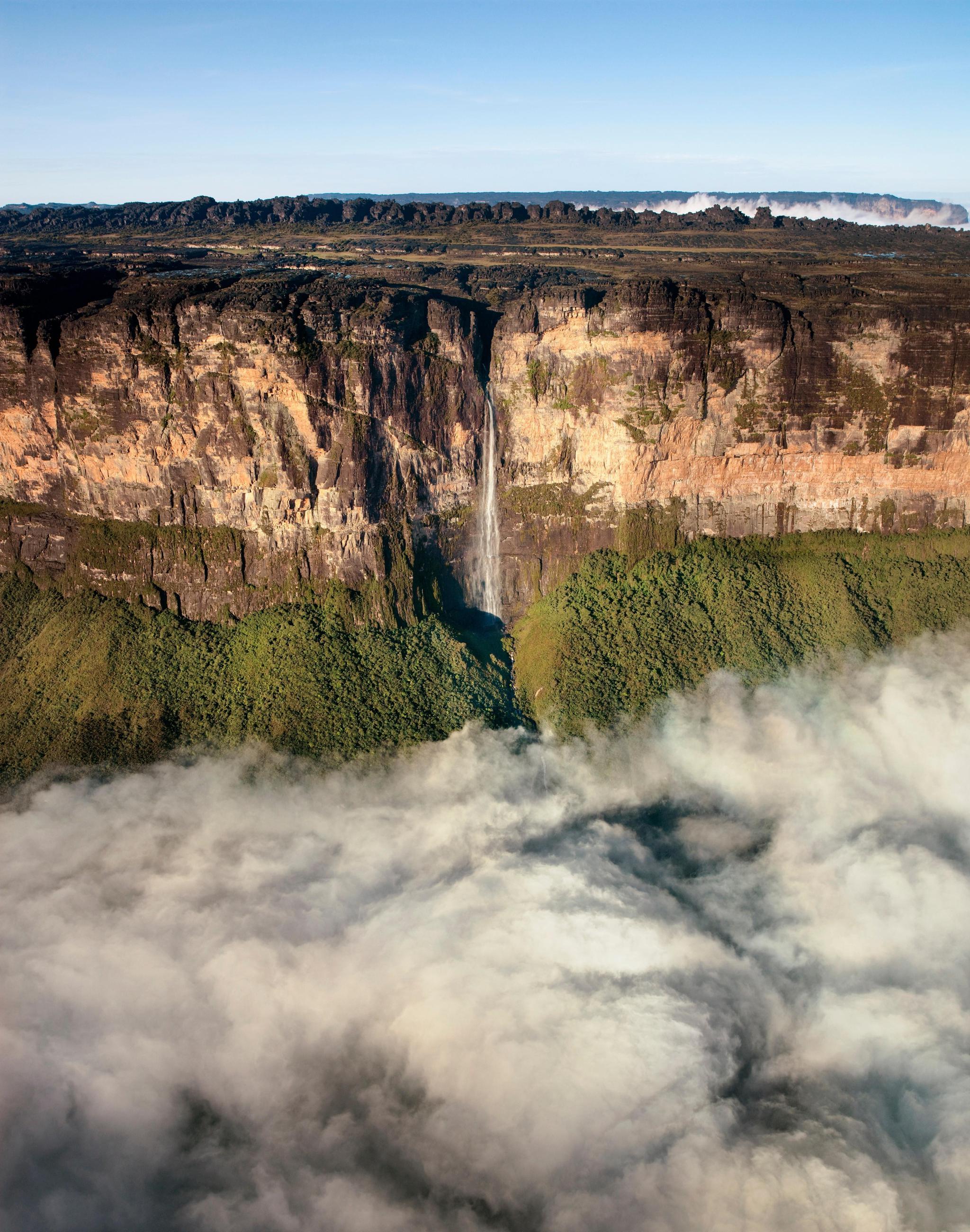 这里被叫做"世界尽头",曾是恐龙栖息地,地形崎岖似月球表面