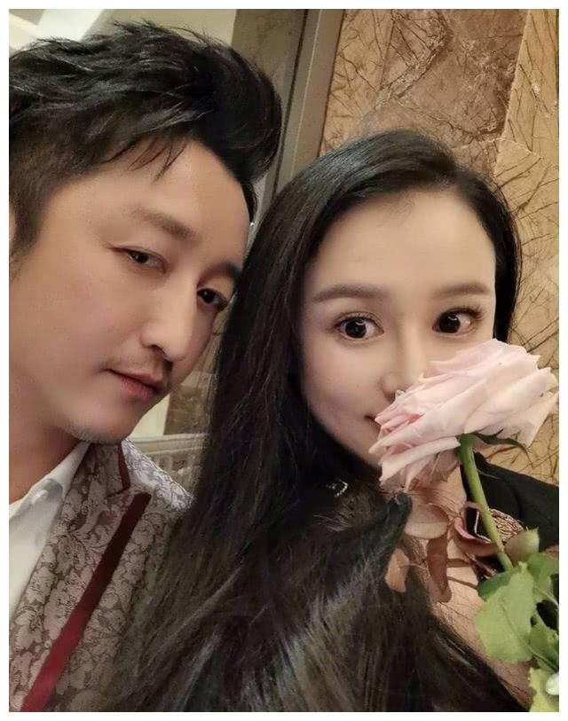 冉莹颖与邹市明相爱14年晒出多张恩爱照惹人羡慕