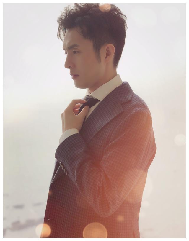 《重启》的汪家首领,撞脸李佳琦,还是白宇大学同学|重启|丹增|晋美