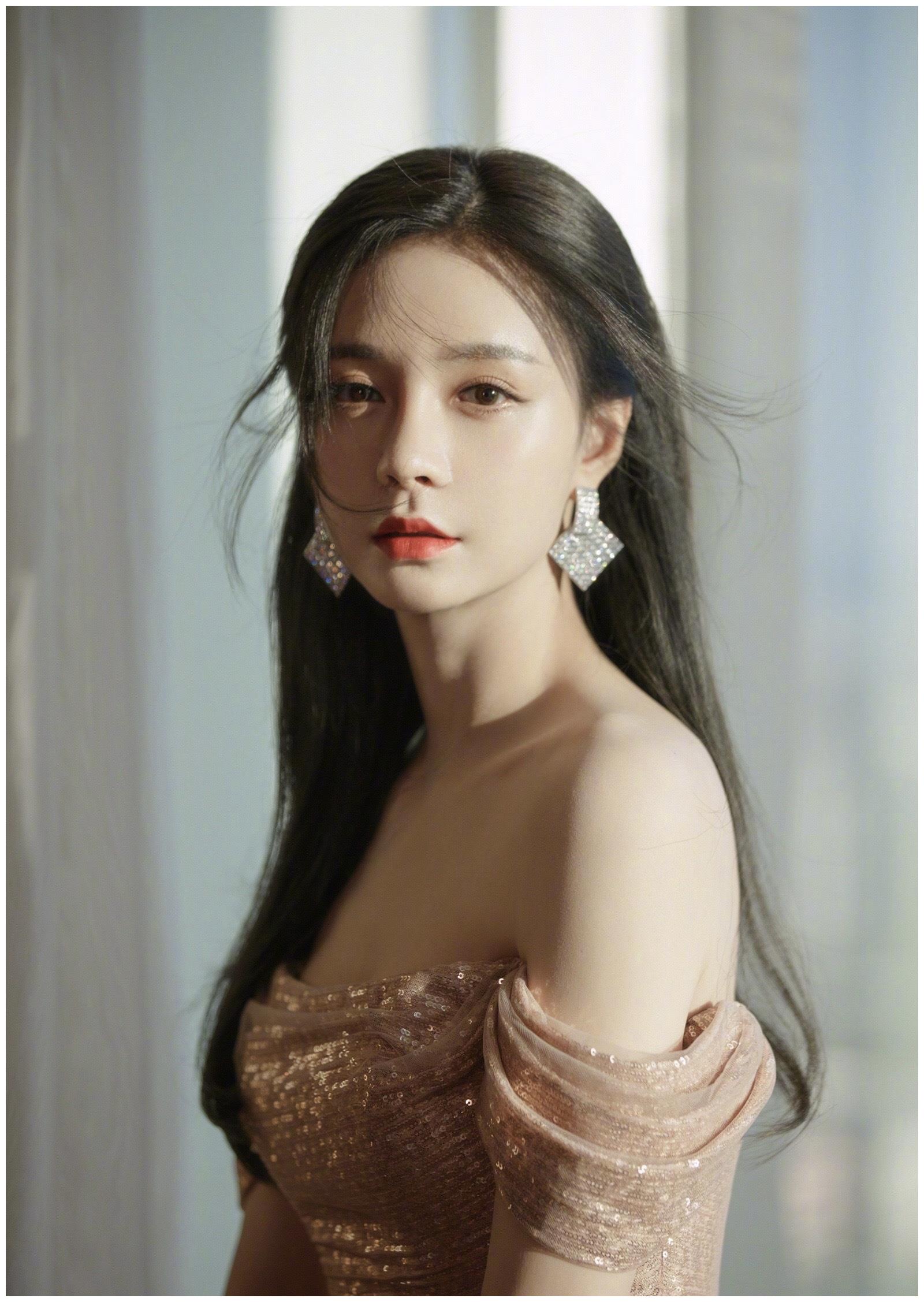 沈梦辰17岁参加模特大赛与如今反差明显,网友:和杜海涛长得好像