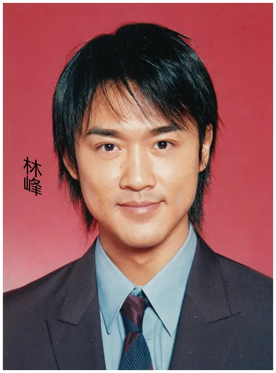 刚出道不久的林峰,饰演丁善本的另一个弟弟,丁善行.