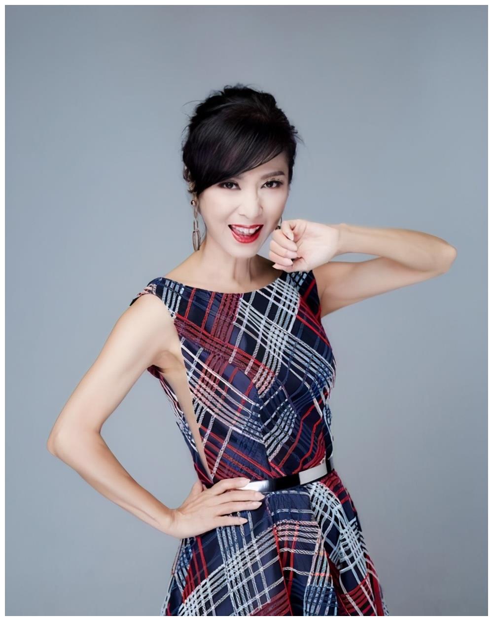 tvb老戏骨辞演新版《十月初五的月光》,相信新人能演好角色