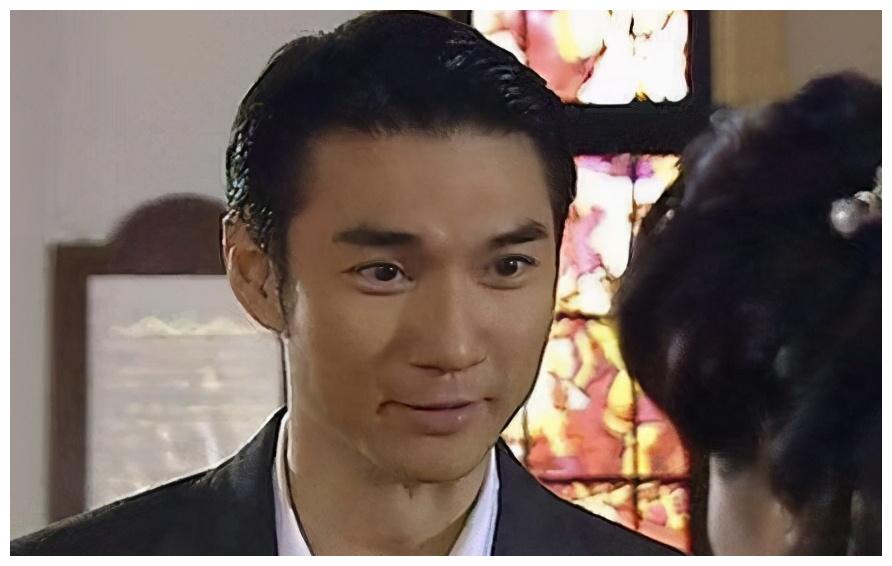 56岁tvb御用"斯文败类"郭耀明近照曝光,和男性友人出双入对