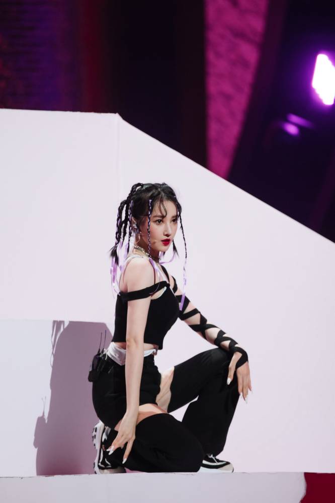 陈小纭《乘风破浪的姐姐》五公即刻开演 刻苦训练为展现完美舞台休闲区蓝鸢梦想 - Www.slyday.coM 陈小纭《乘风破浪的姐姐》五公即刻开演 刻苦训练为展现完美舞台休闲区蓝鸢梦想 - Www.slyday.coM