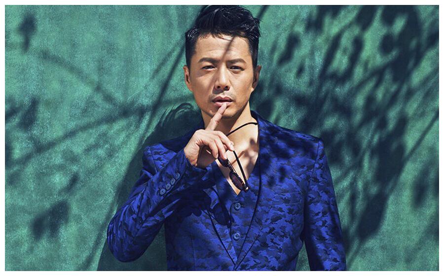 他具备天赋却又认真,坚持热爱的事业,年近50依然保持好的身材