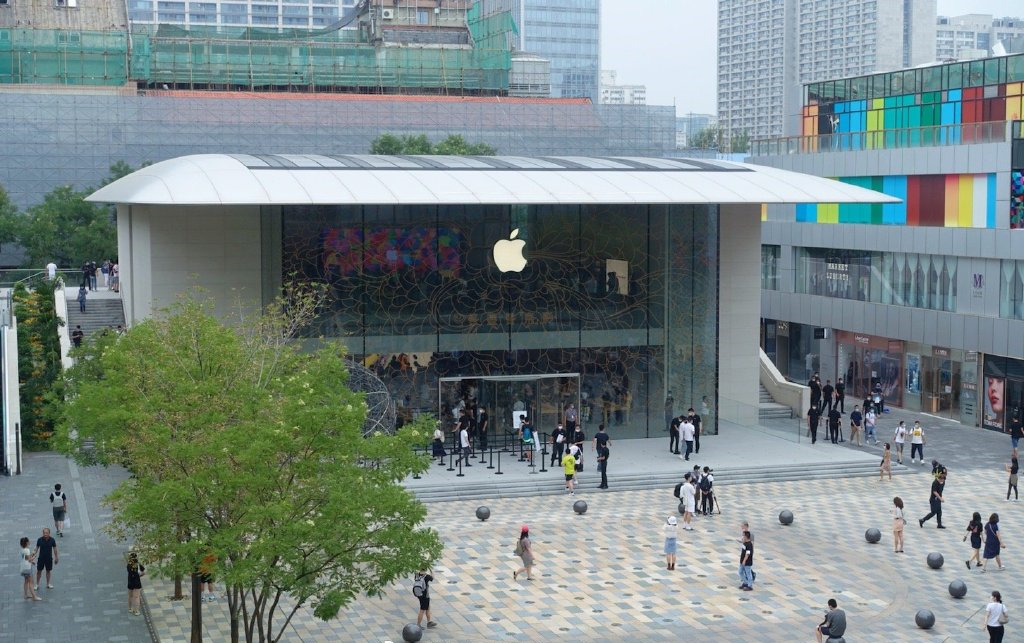 苹果三里屯新店开业一块玻璃400万你会去打卡吗