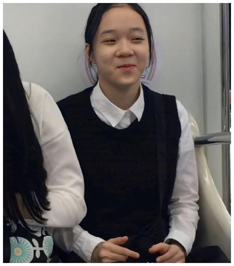 aespa成员金玟庭网上流传着出道前照片