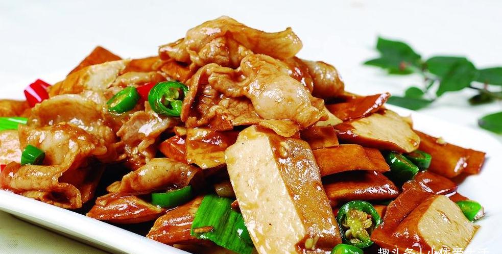 五花肉烧豆腐干