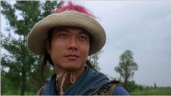 还是在《太极张三丰》里饰演了一个反派董天宝,和李连杰一起向我们