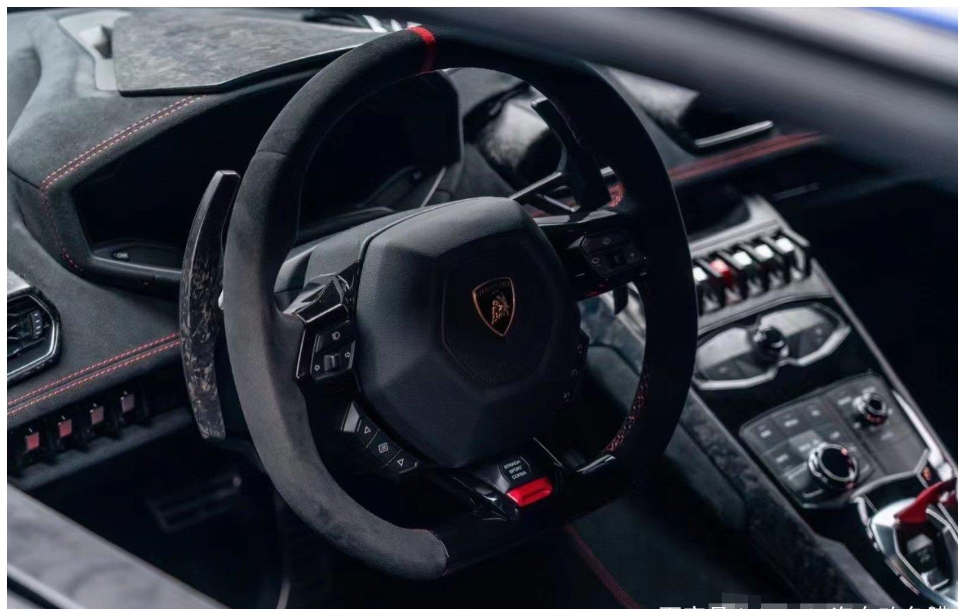 膜呗改色案例:兰博基尼飓风全车换色荧光紫 真的紫袍加身了