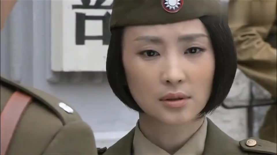 强者风范:副官怀疑女兵是共党,谁料女兵一巴掌,把他打出原形