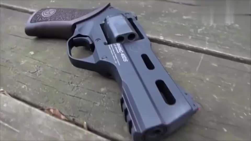 漂亮的齐亚帕犀牛左轮手枪,造型与众不同,户外靶场射击测试