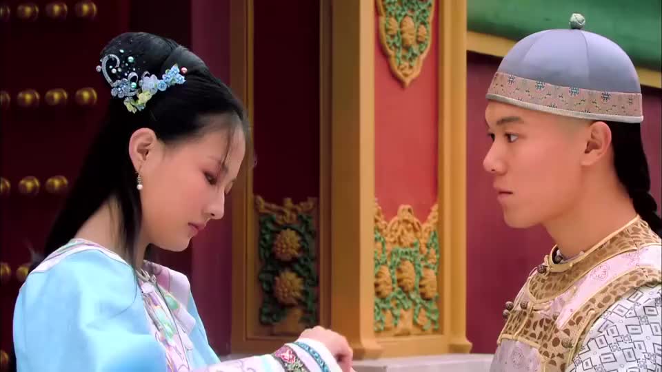 甄嬛传:玉娆当众给慎贝勒缝衣袖,两人互生情愫