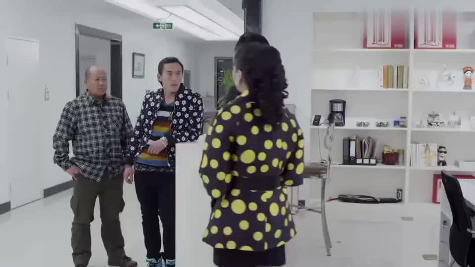 拥抱幸福白狐的司机来到宝鼎向穆正萍和徐永泰勒索