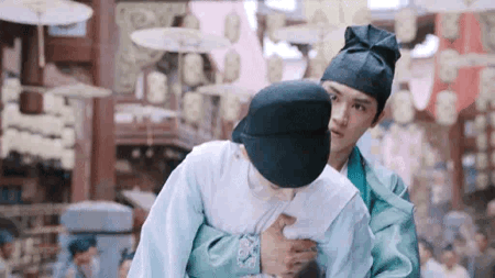 娜扎回应被“袭胸”争议：心是脏的 看什么都脏