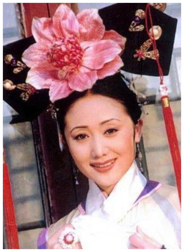 《还珠格格》播出22年,"令妃娘娘"赵丽娟如今怎么样了?