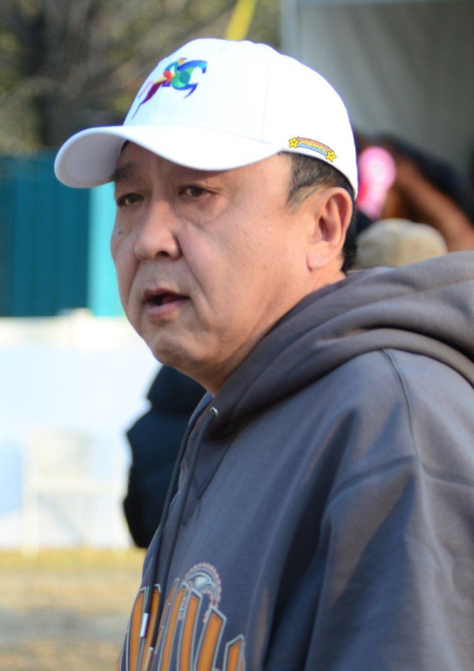 于谦是国内家喻户晓的相声演员,曾在著名相声演员石富宽门下学习,之后