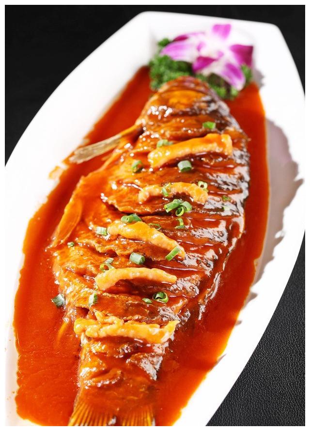 家常做法红烧鲤鱼,看看厨师长怎么做的,讲解非常到位!