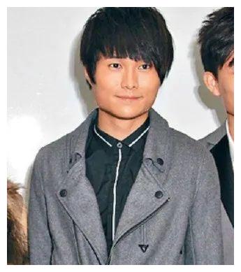 tvb上位小生晒18岁学生照:入行十年屡被传整容|胡鸿钧|小生|整容_新浪