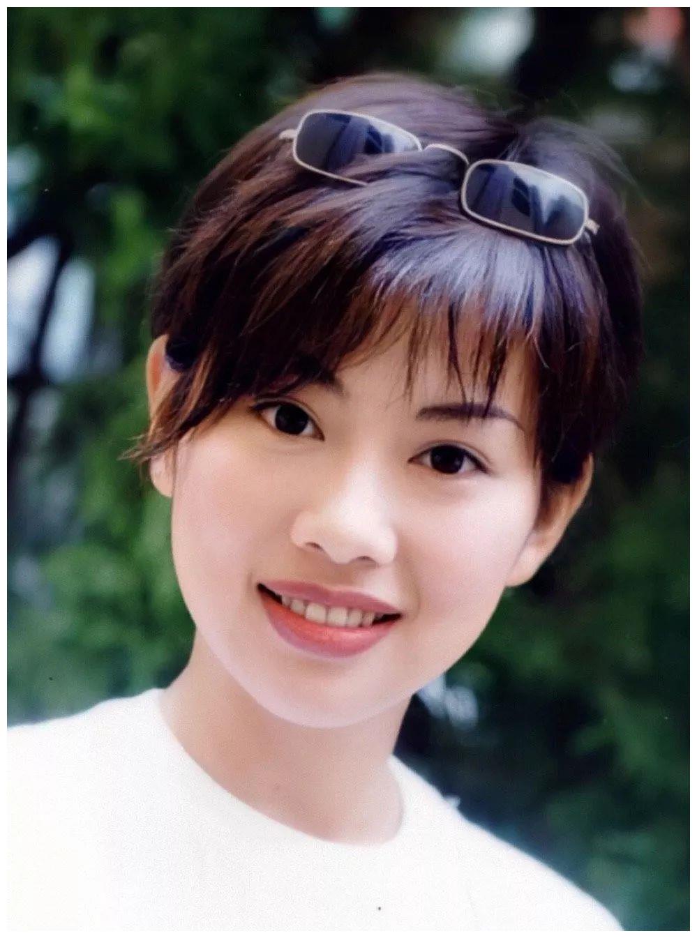 她是「港剧第一女神」遭家暴,患癌,被骗20年积蓄,49岁嫁给爱情|陈松伶