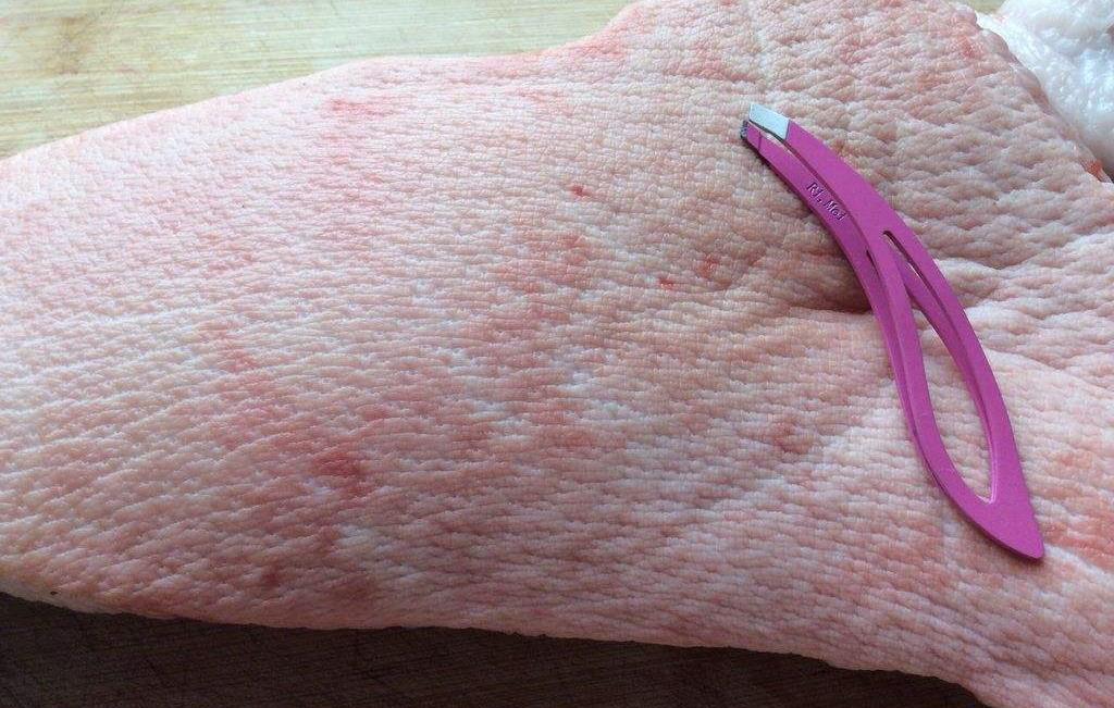 猪皮上有"猪毛"怎么办?大厨教你"3招",轻松就能处理干净__财经头条