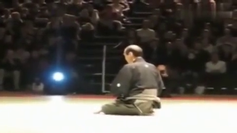 日本武术：拔刀究竟有多快，0.1倍速慢动作分解拔刀术_新浪新闻