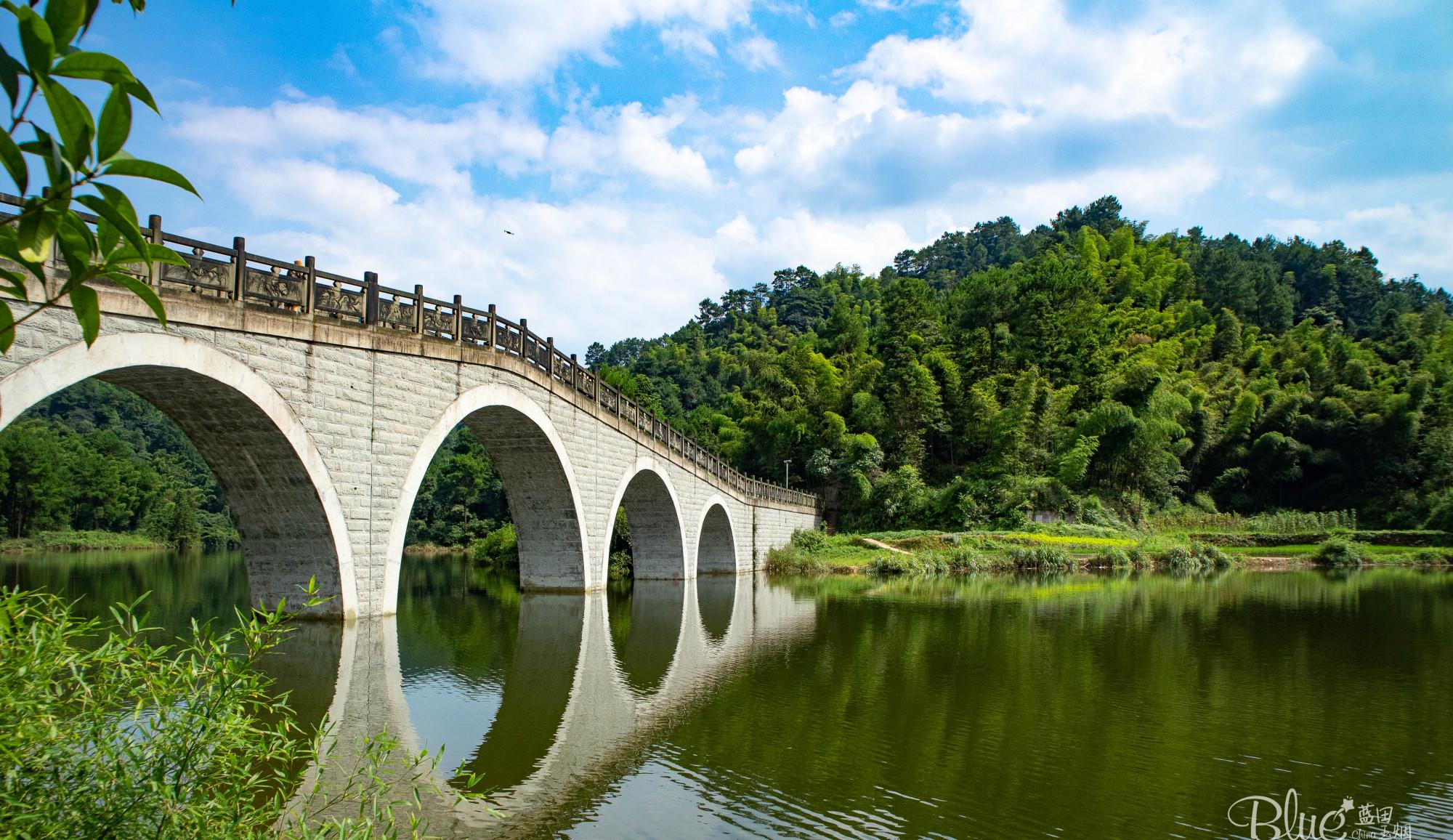 重庆夏日旅游好去处,綦江古剑山风景如画气候宜人,深受游客喜爱__财经头条