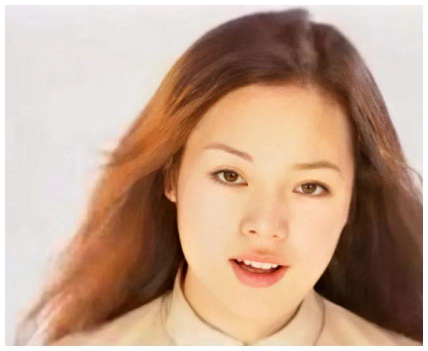 20年前,筠子一袭红衣上吊自杀,只留下遗言:"高晓松把我卖了"