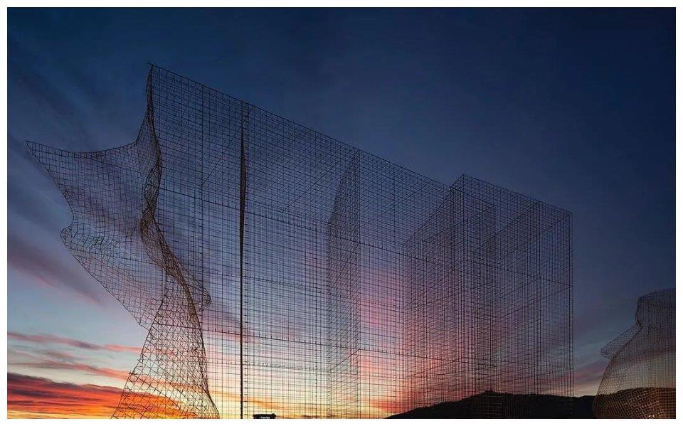 建筑还能这么玩?他用铁丝网掰出一座座梦幻城堡