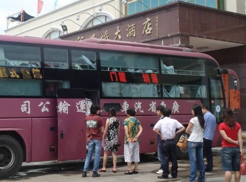 能过夜的“卧铺大巴”，为何突然全面“禁行”？原因让人后怕财经头条 
