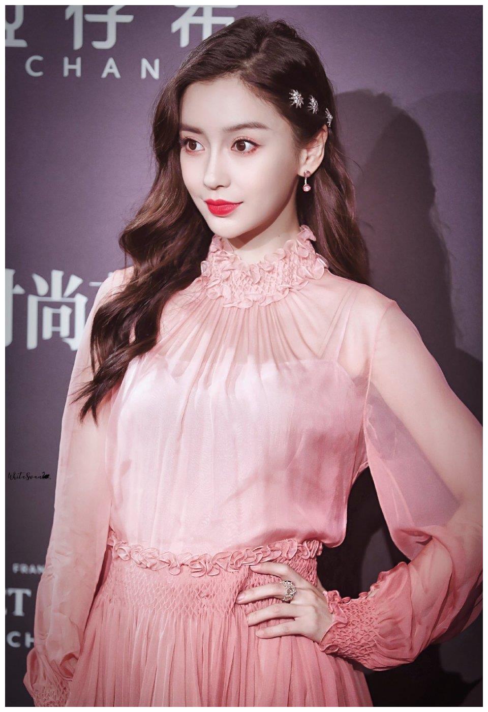 angelababy红毯冷到发抖表情太可爱引关注网友女神多穿点