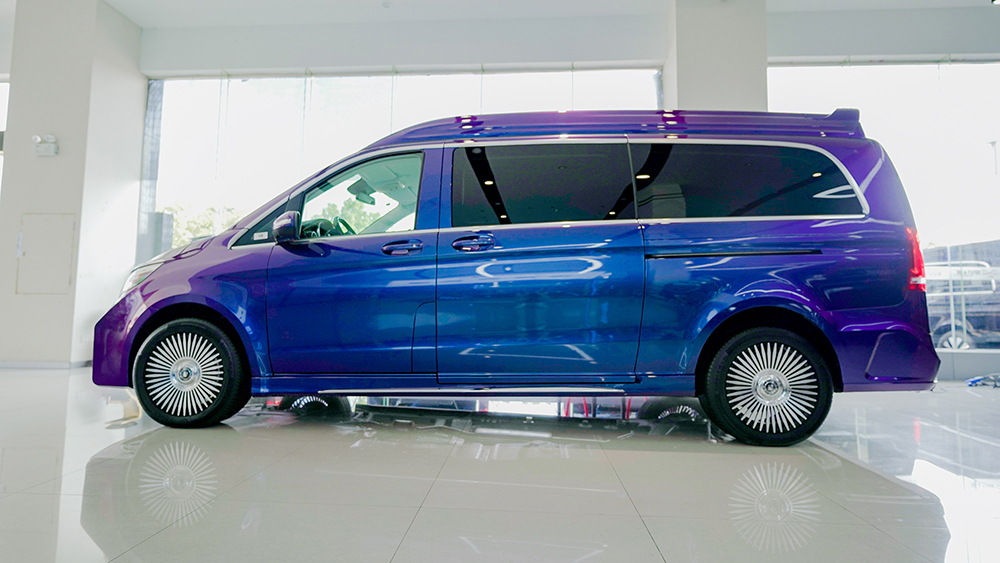 奔驰又出新车高顶7座蓝紫色渐变外观超炫酷即将登陆广州车展