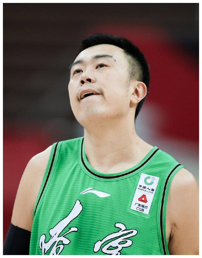 可是,如果说朱荣振太年轻没有吃透郭艾伦或主教练杨鸣的技战术意图