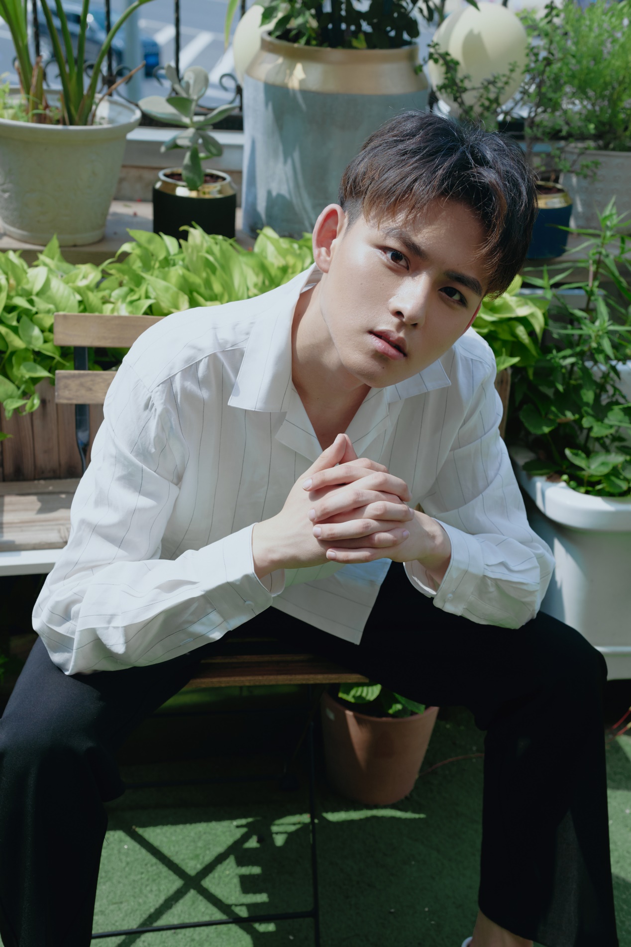 邓志浩写真图来袭 简约利落展现少年的清爽|写真|少年|邓志浩_新浪