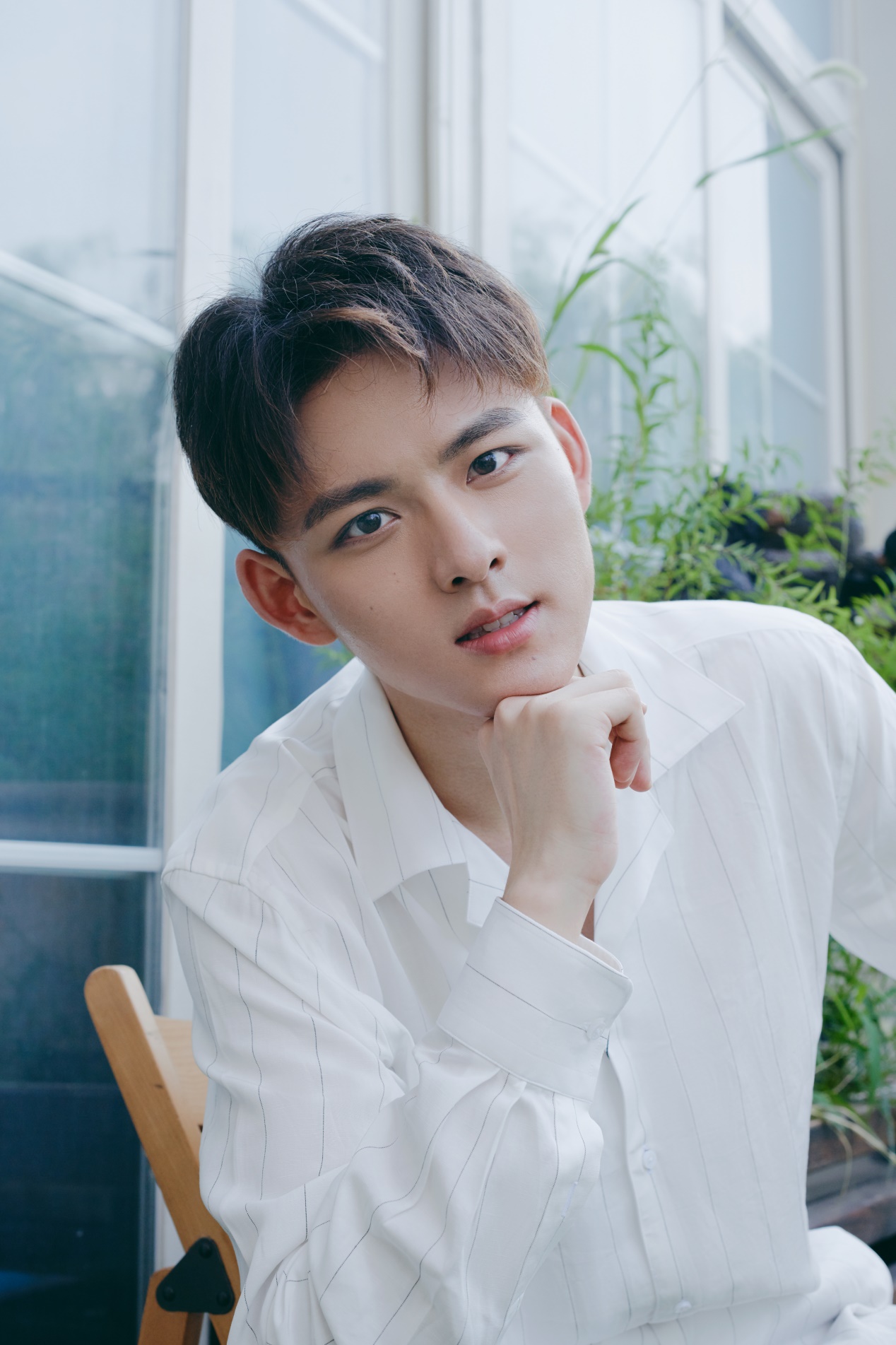 邓志浩写真图来袭 简约利落展现少年的清爽|写真|少年