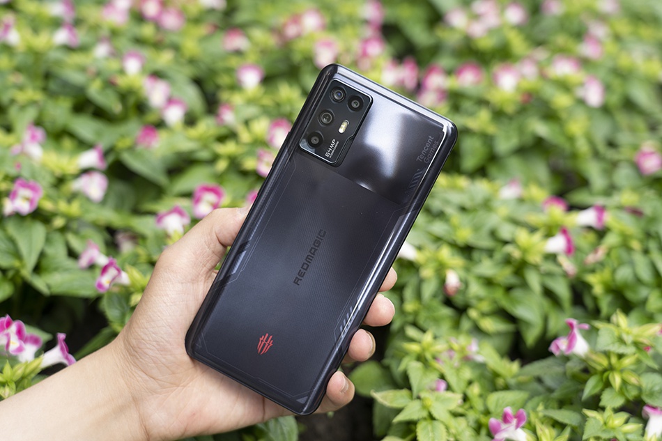 红魔6r图赏:可以作为日常用机的游戏手机