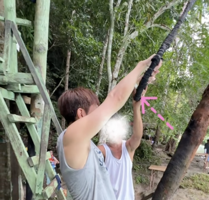 中国游客在菲律宾跳水时手表被偷偷抠松,落水后遭当地人要打捞费 中国游客在菲律宾跳水时手表被偷偷抠松,落水后遭当地人要打捞费