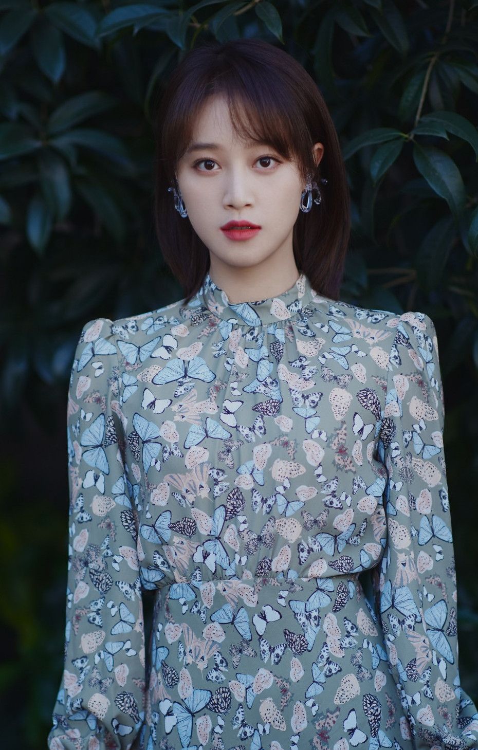 蓝盈莹:干净利落的短发,精致的面容,非常美