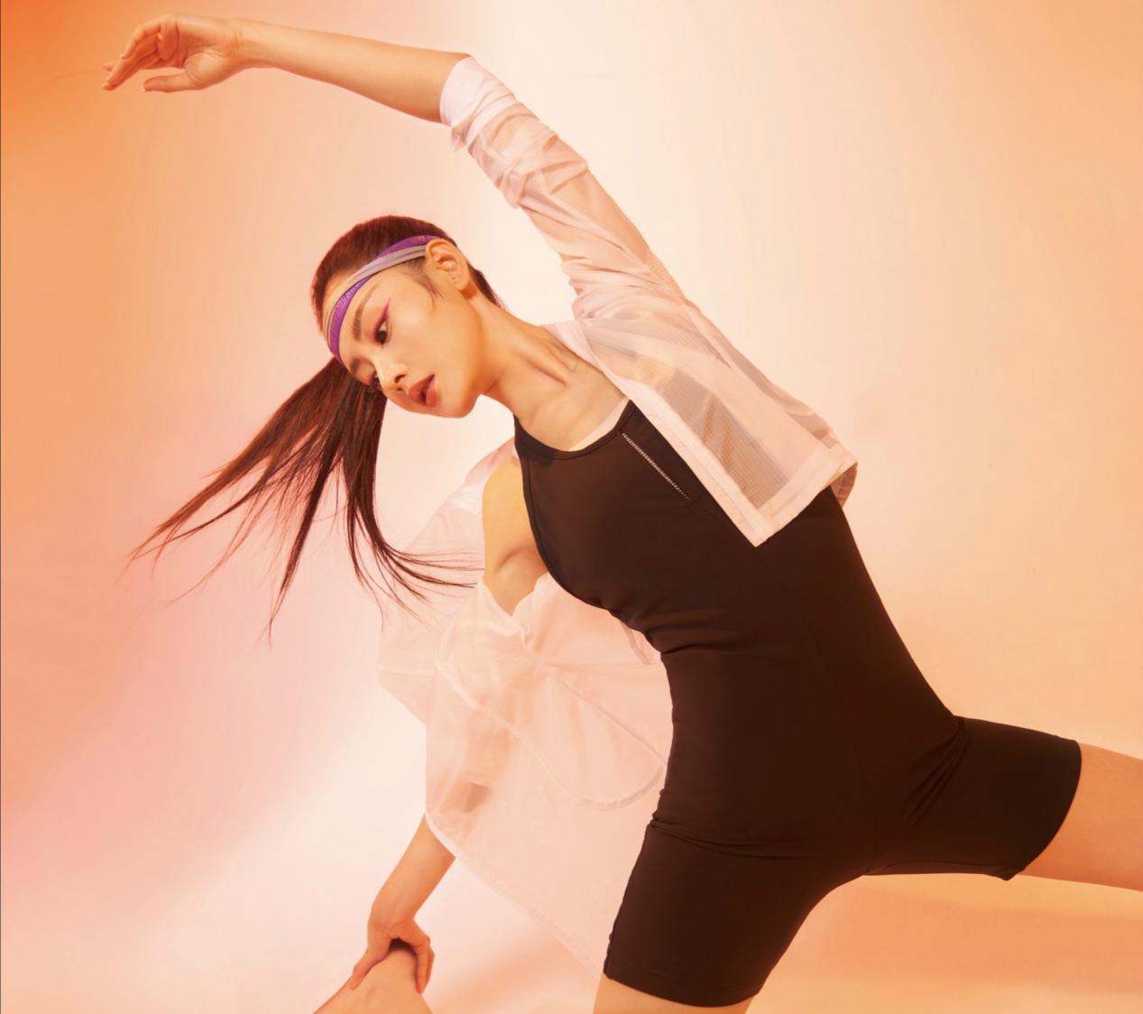 张天爱运动时尚大片来袭!细腰长腿惹人羡慕,身材曲线真迷人