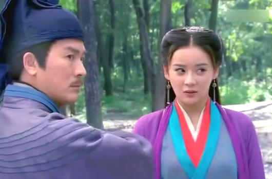 岳不群已经丧失人性,任盈盈气得骂他不男不女,瞬间激怒了岳不群