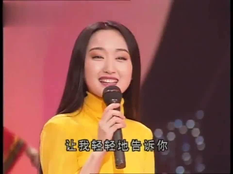 杨钰莹《轻轻的告诉你》,1995年杨钰莹好年轻