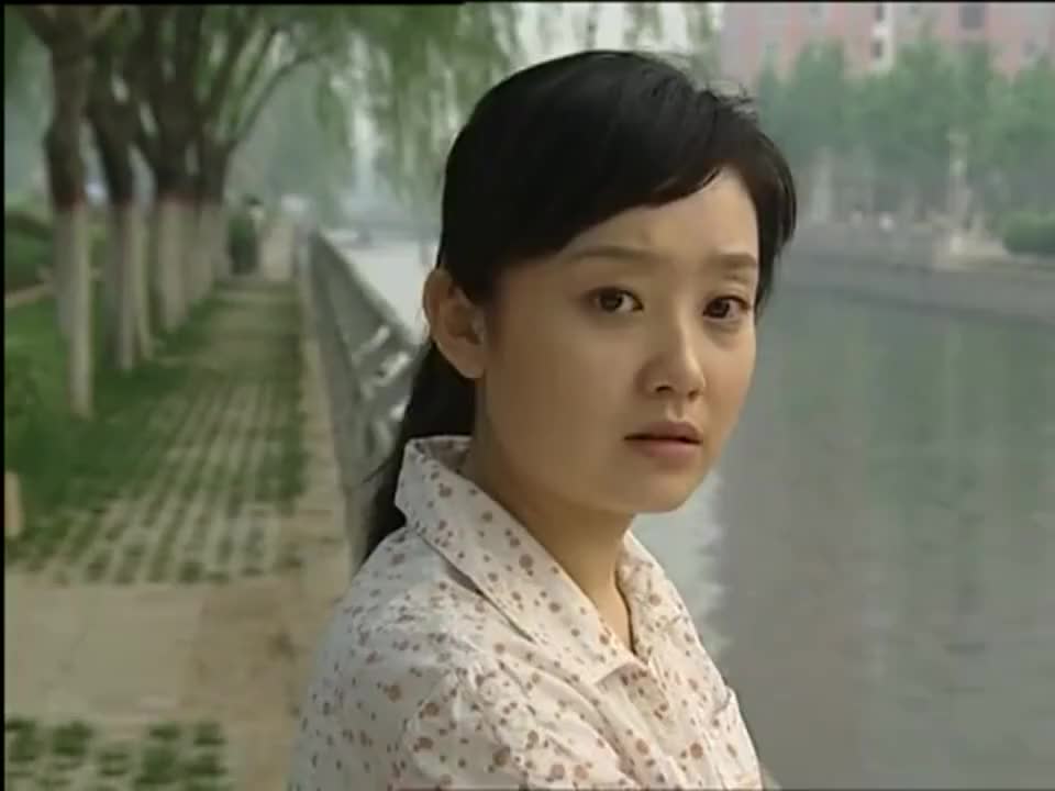 推半就还是随了老总的愿 为您推荐: 渴望城市:小莲为了这个家忍了太多