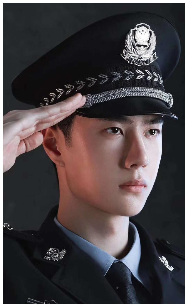 王一博冰与火缉毒警察剧照没有了刘海的封印太man了