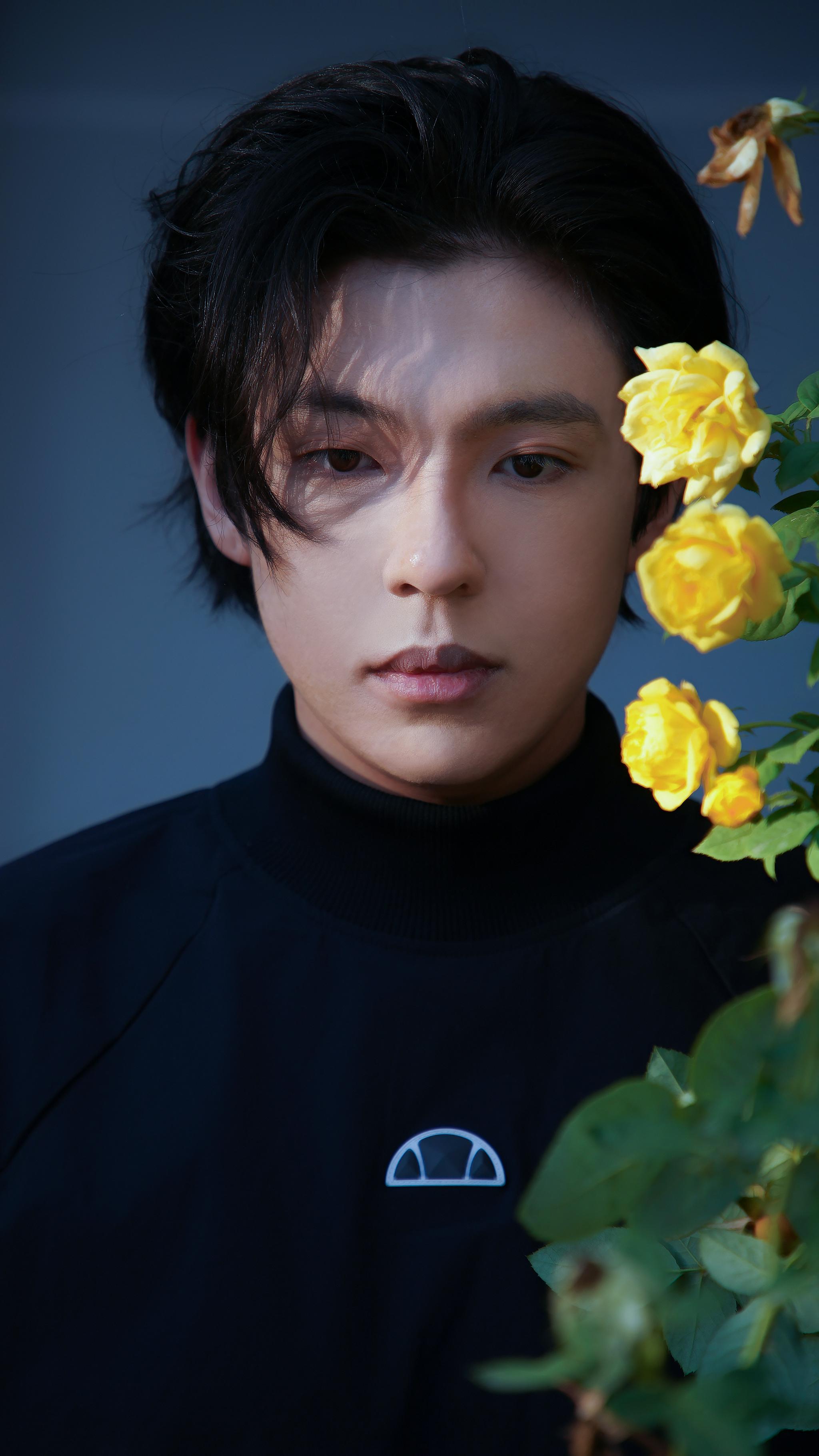 00后演员曾仕轩最新写真:狼狗尽显"花"美男魅力|00后|写真|曾仕轩