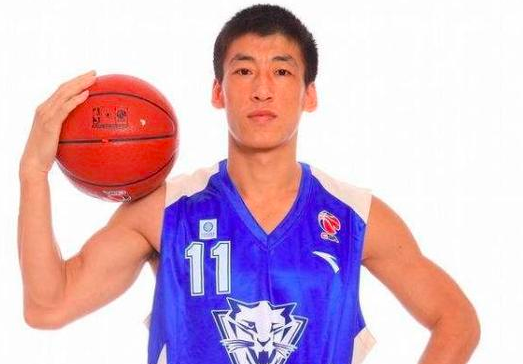 职业生涯场均11.2分,王晶为何在30岁时就离开了cba?