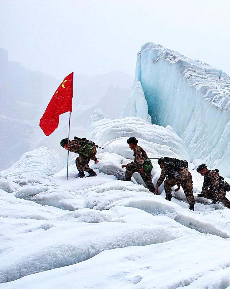 看见了青藏高原正在练兵和巡逻的官兵们你们是祖国最可爱的人